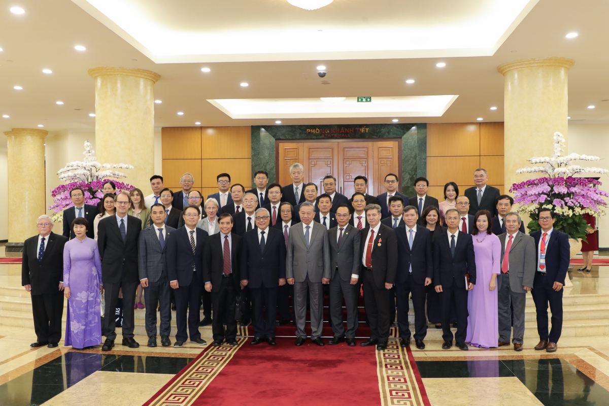 Tổng Bí thư Tô Lâm gặp mặt các nhà khoa học dự hội nghị Việt Nam học 10/2025 (Ảnh VNU)