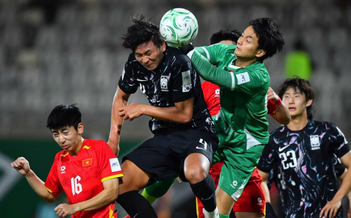 Thủ môn Văn Bình xuất sắc trong lần đầu bắt chính tại VCK U23 châu Á 2026 (Ảnh: AFC)