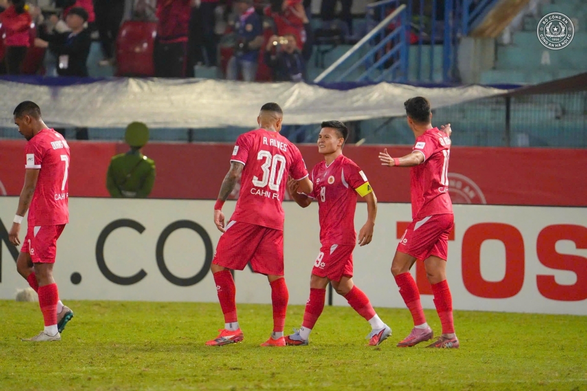 Quang Hải và các đồng đội vừa giành chiến thắng tưng bừng ở đấu trường châu lục (ảnh: CLB CAHN)