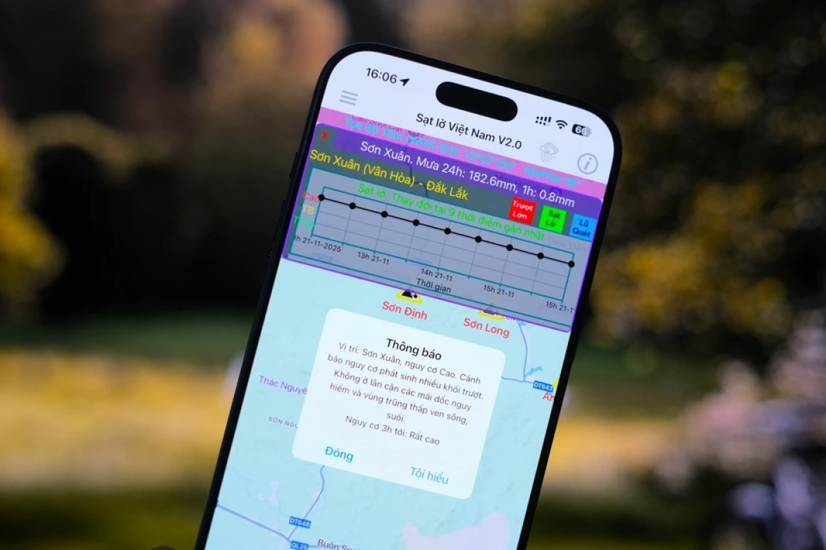 App "Sạt lở Việt Nam" giúp cảnh bảo sớm thiên tai cho người dân. Ảnh: NVCC