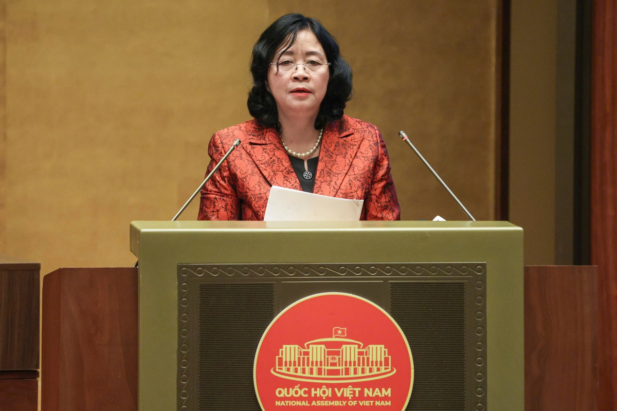 Chủ tịch Ủy ban Trung ương MTTQ Việt Nam Bùi Thị Minh Hoài báo cáo tại hội nghị