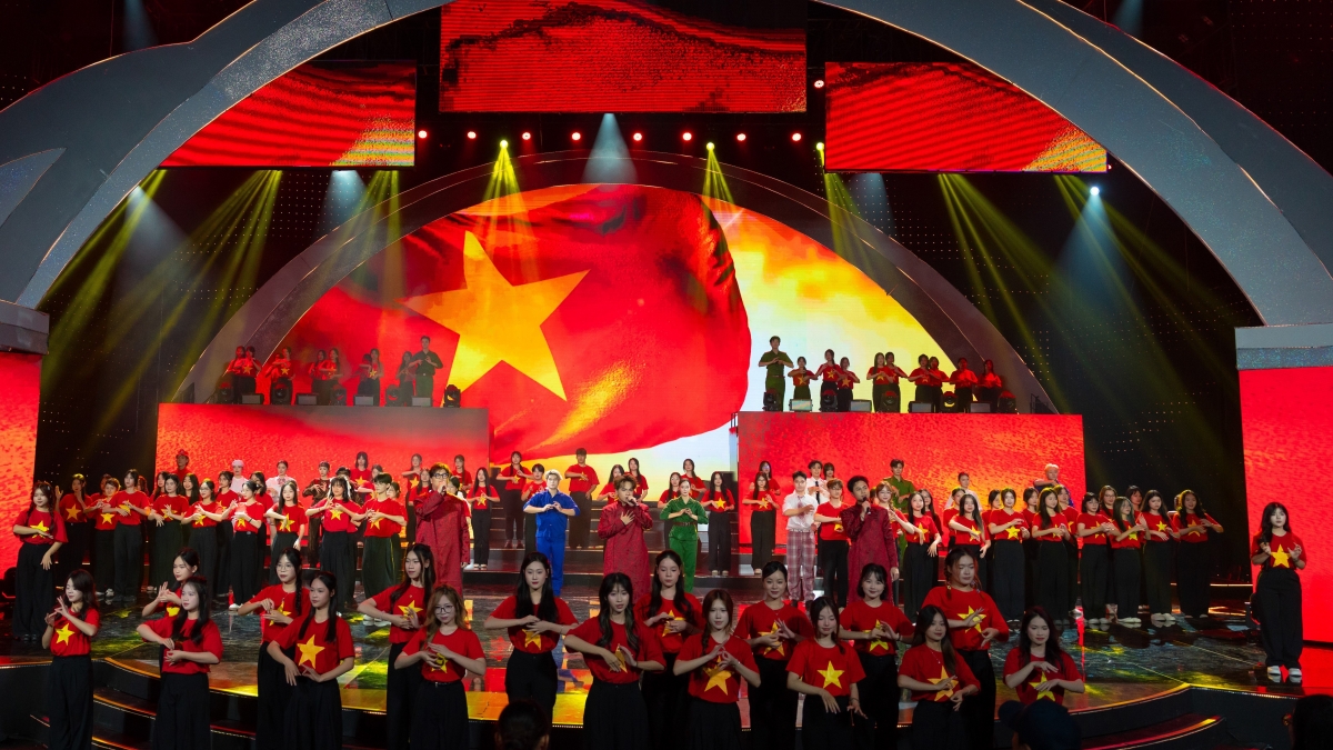 Trong hành trình hội nhập sâu rộng với thế giới, mỗi người Việt, dù ở bất kỳ vị trí nào, đều là một “đại sứ” mang theo hình ảnh, trí tuệ và giá trị của dân tộc mình. Ảnh: baochinhphu.vn