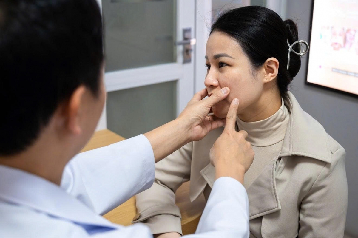 Việc can thiệp thẩm mỹ cấp tốc ở các cơ sở thẩm mỹ không cấp phép tiềm ẩn nhiều rủi ro. Ảnh: BVCC