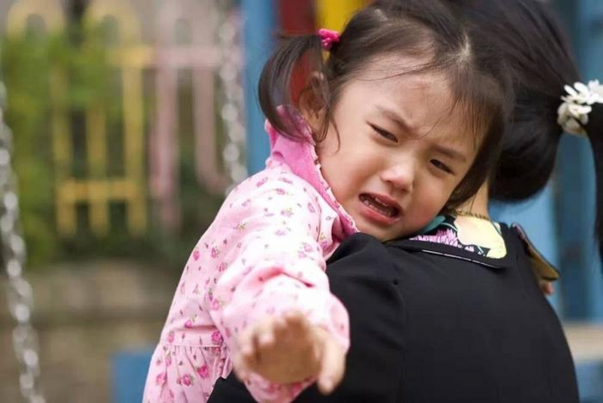Bố mẹ nên chuẩn bị tâm lý thật tốt cho con trước ngày đi học trở lại sau kỳ nghỉ Tết. (Ảnh Internet)