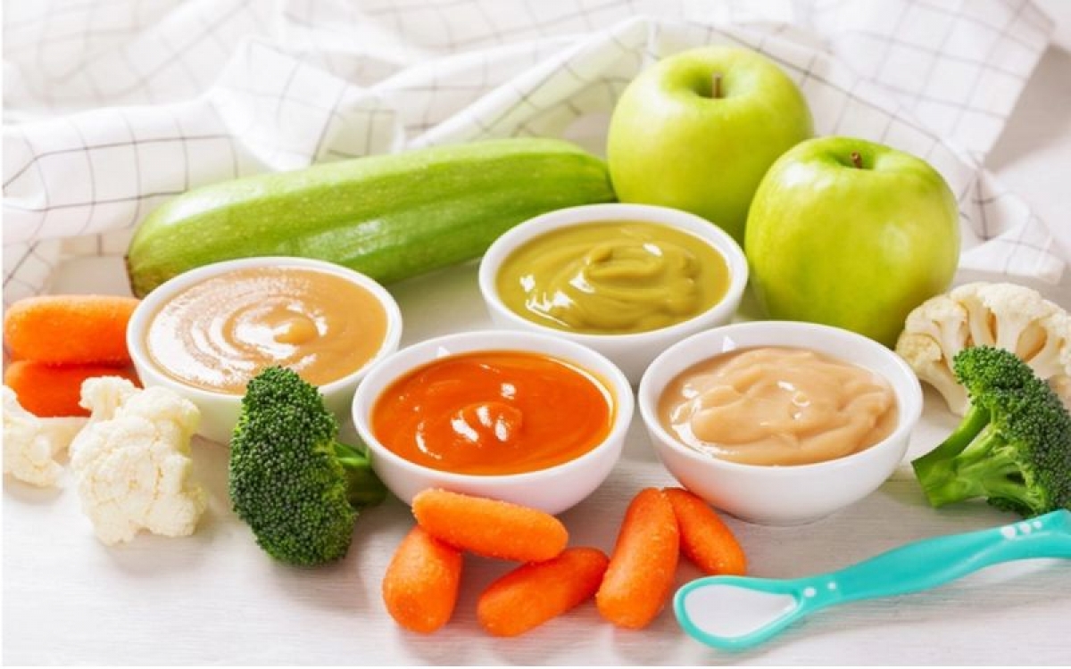 Chuẩn bị và bảo quản đúng cách giúp bé ăn ngon, tiêu hóa ổn định suốt dịp Tết. (Ảnh Internet)