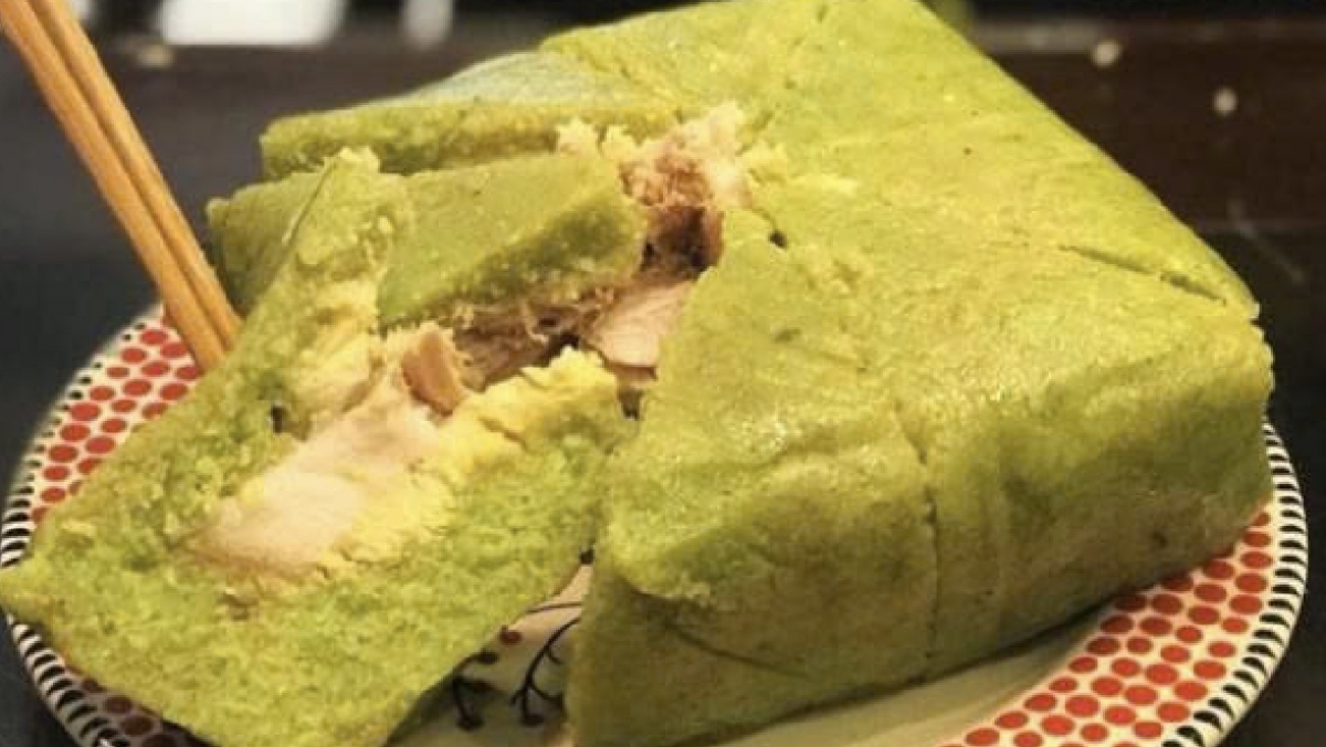 Bánh chưng, món ăn ưa thích ngày Tết của người cao tuổi. Ảnh VOVnews