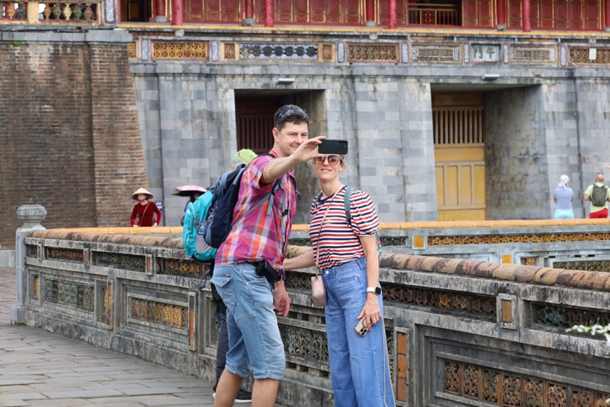 Nhiều du khách nước ngoài chọn Huế cho kỳ nghỉ trăng mật. Ảnh:huengaynay.vn