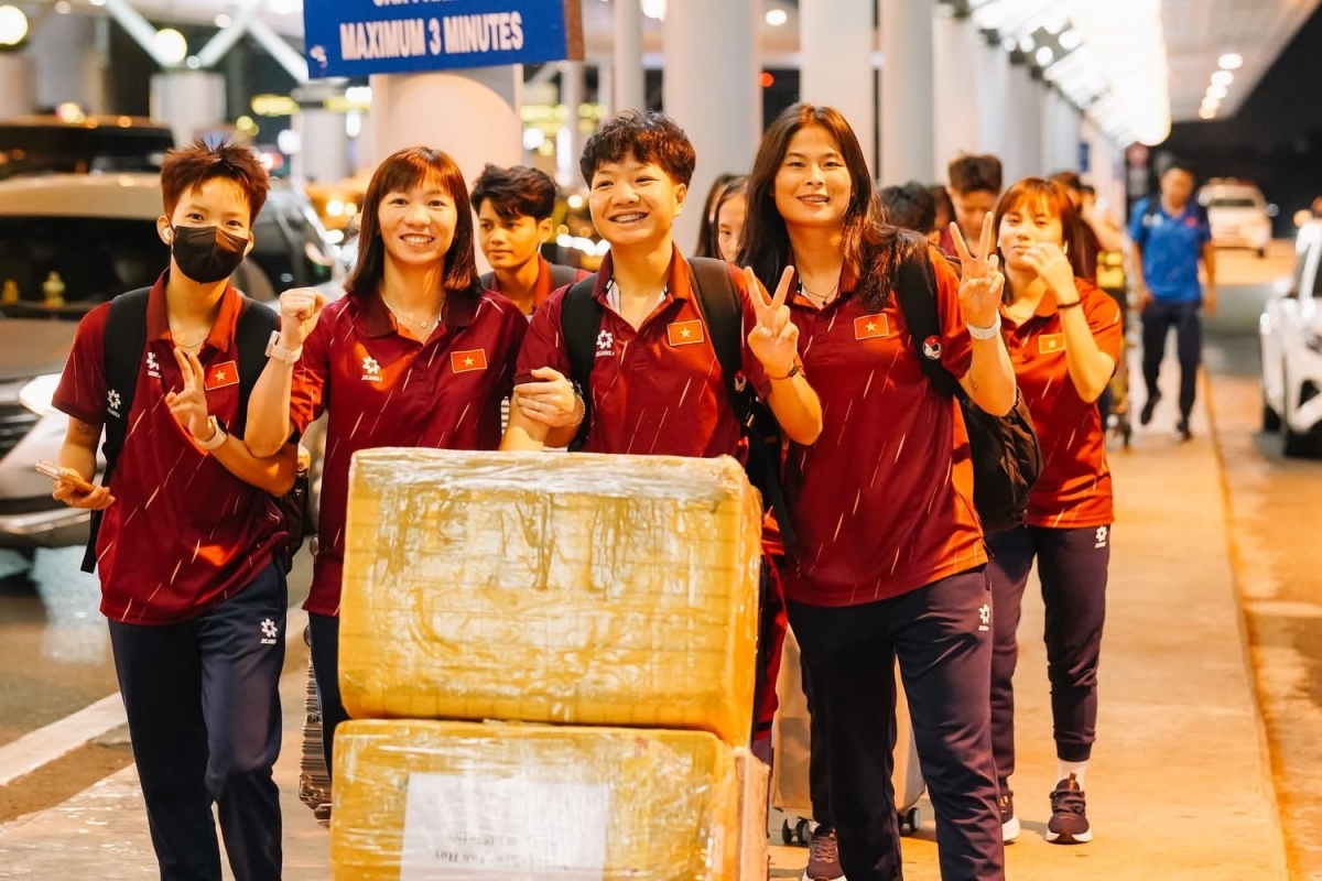 Vũ Thùy Trang và các đồng đội ở tuyển futsal nữ Việt Nam đã đến Nhật Bản...