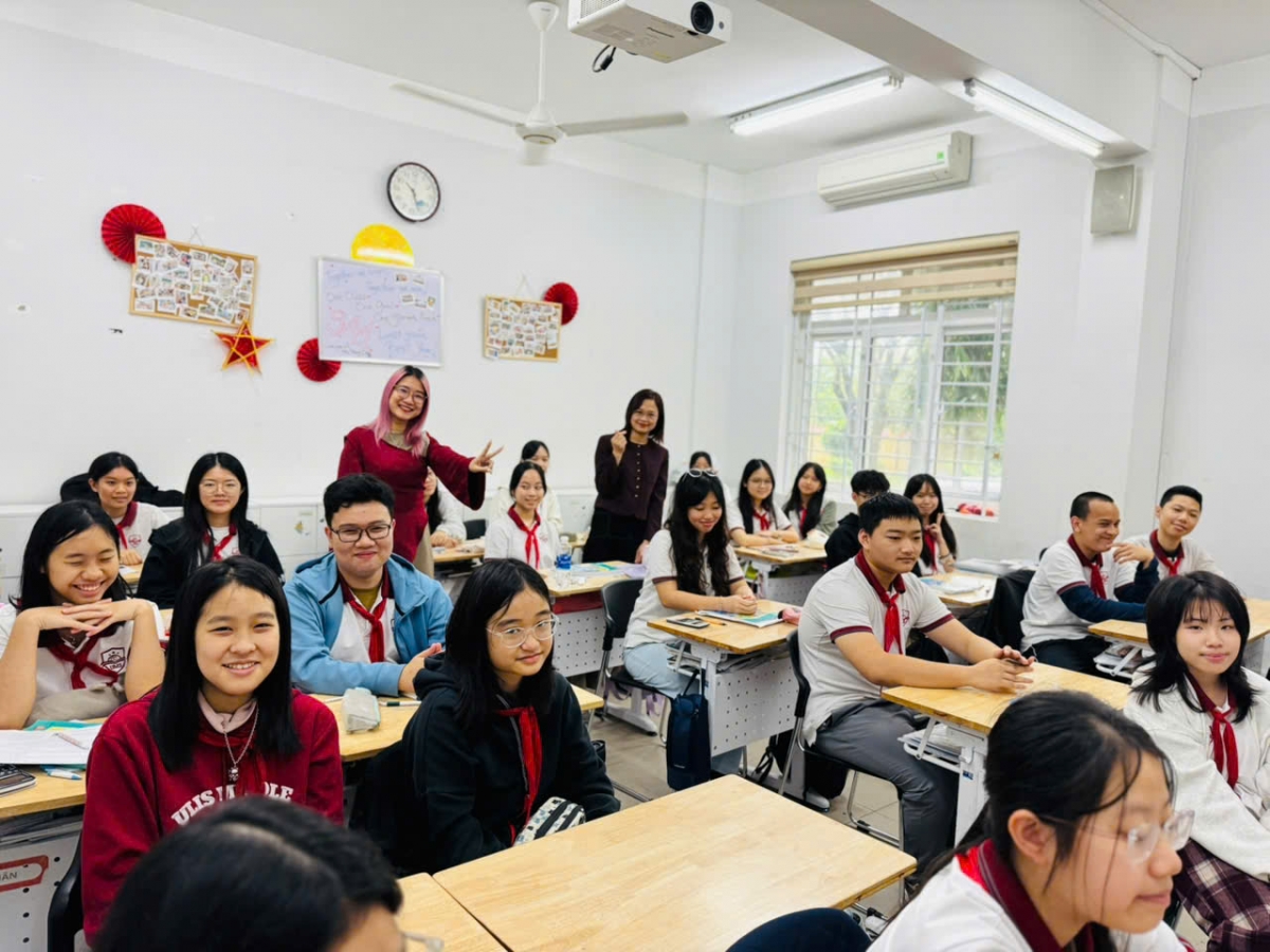 Một giờ học của thầy trò trường THCS NN ĐHNN ĐHQGHN ( Ảnh: Thu Lương )