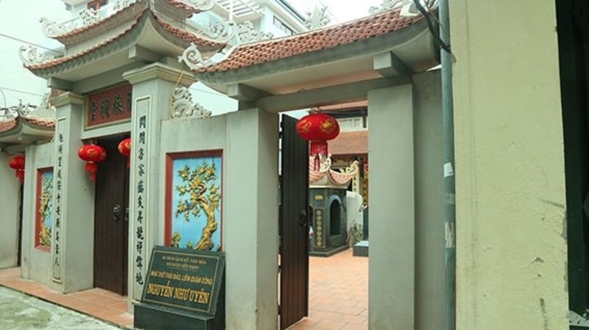 Cổng ngôi từ đường thờ tự Nguyễn Như Uyên ở Hạ Yên Quyết, Yên Hòa, Hà Nội ngày nay. Ảnh: kinhtedothi.vn
