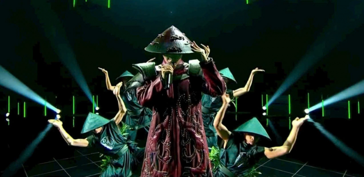 Phần trình diễn của Đức Phúc mang đậm bản sắc văn hoá dân tộc, được dàn dựng công phu (Ảnh: VOV)