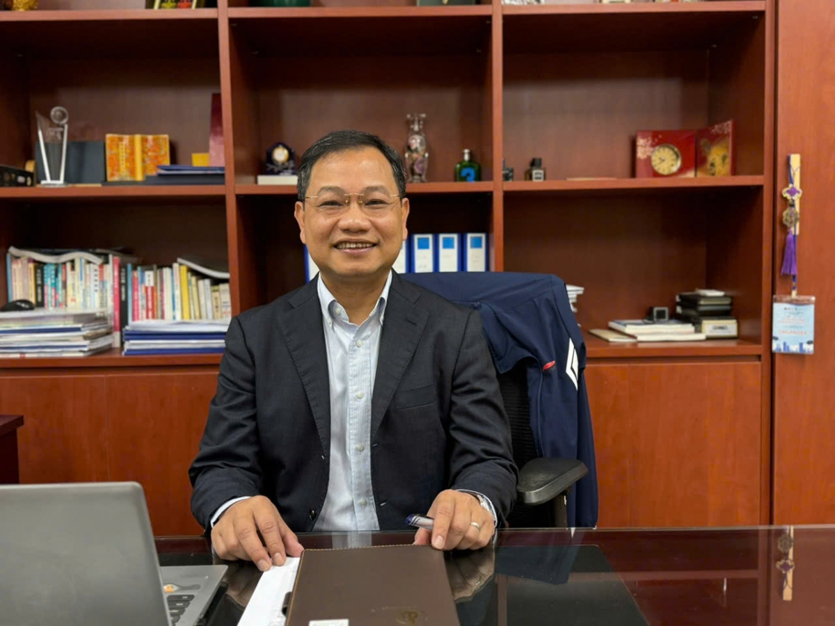 TS Hoa Ngọc Sơn, Phó Hiệu trưởng Trường ĐH NN (ĐHQG Hà Nội) (Ảnh: Thu Lương)