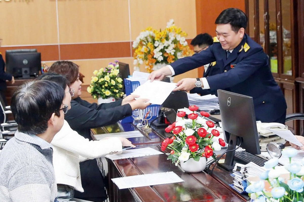 Năm 2026, ngành Thuế tiếp tục hỗ trợ hộ kinh doanh, cá nhân kinh doanh sau khi chuyển đổi sang phương pháp tự kê khai - Ảnh: Cục Thuế