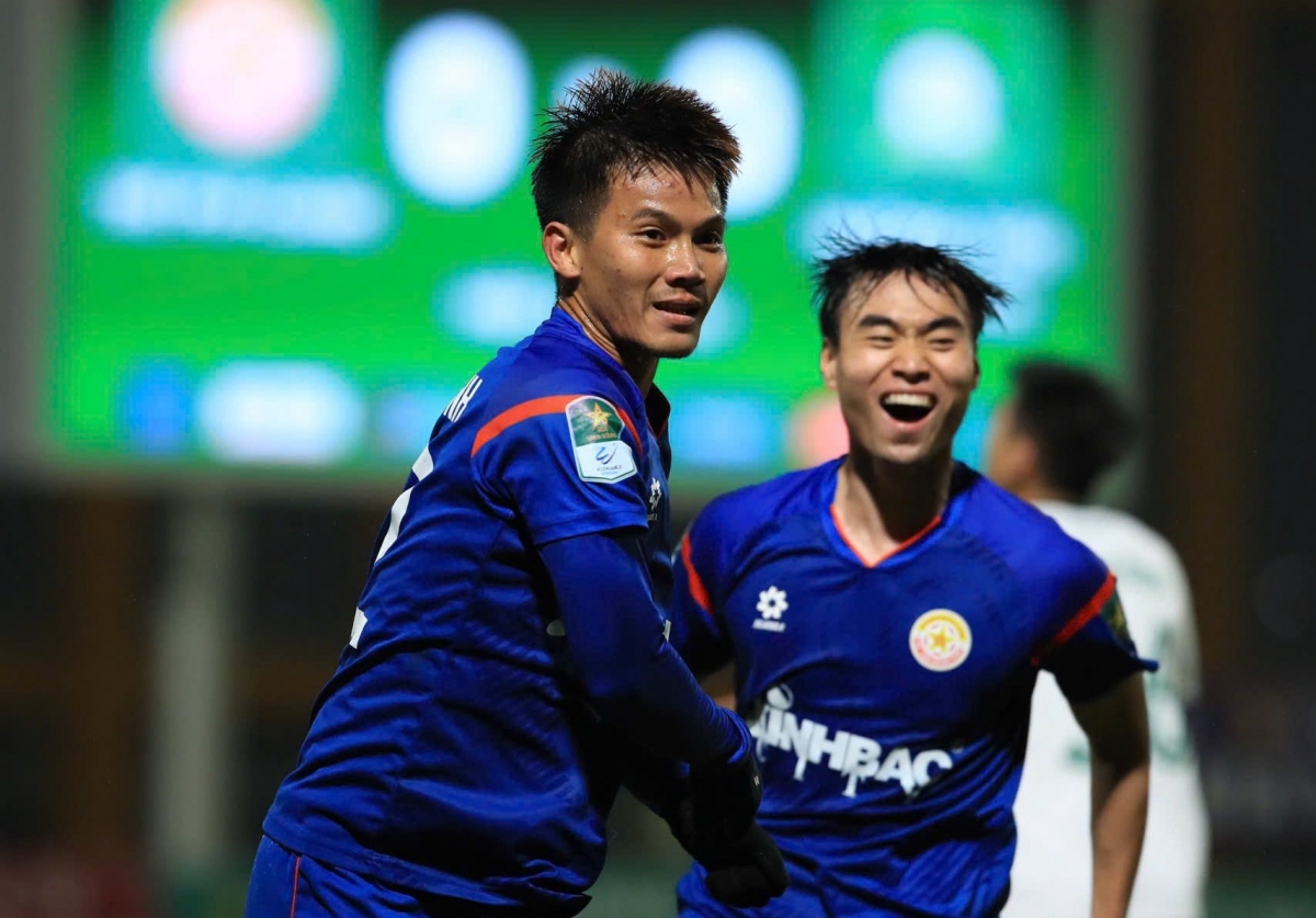 Tiến Đỉnh đánh đầu mở tỷ số ở đầu hiệp 2 (Ảnh: Trẻ PVF-CAND)