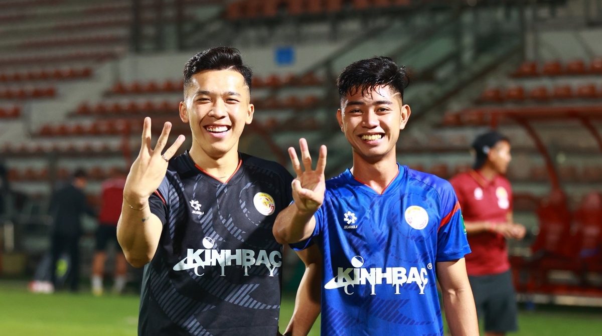 Tiền đạo sinh năm 2006 Hoàng Anh (áo xanh) lập hattrick (Ảnh: PVF)