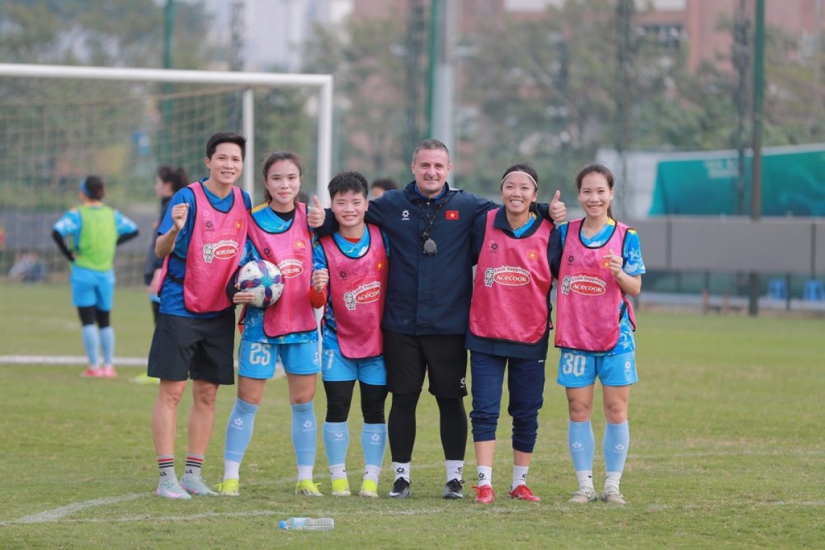 Các nữ tuyển thủ toàn tâm cho nhiệm vụ quan trọng và đã quen với việc xa nhà ngày Tết (Ảnh: VFF)