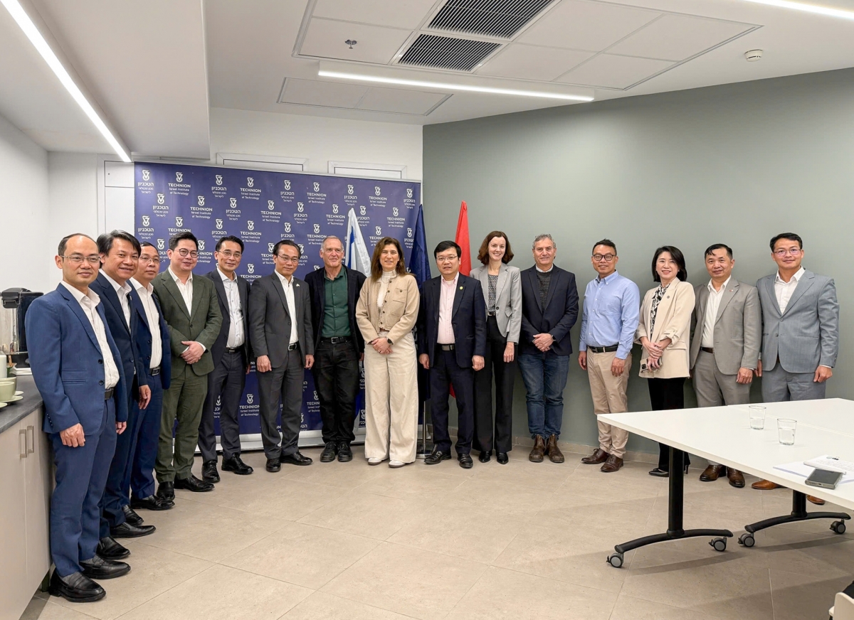 Đoàn công tác của ĐHQGHN và Ban lãnh đạo Viện Công nghệ Technion (Ảnh VNU)