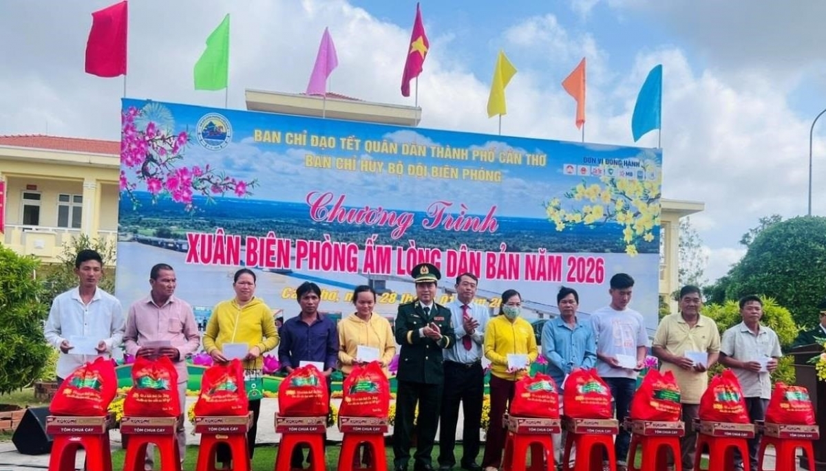 Chương trình "Xuân biên phòng - Ấm lòng dân bản" tại Cần Thơ. Ảnh: baobienphong.com.vn