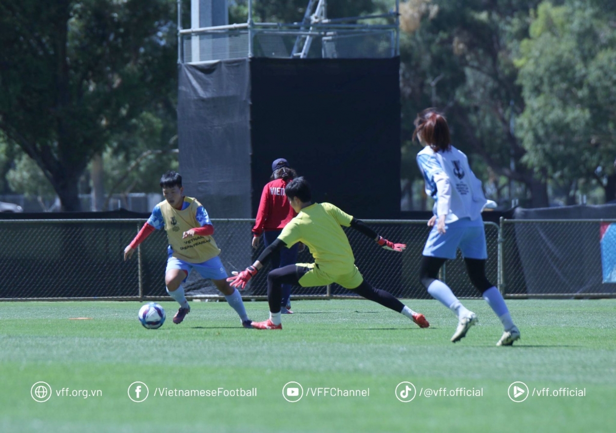 Toàn đội luyện tập dưới cái nắng gay gắt hơn 35°C (Ảnh VFF)