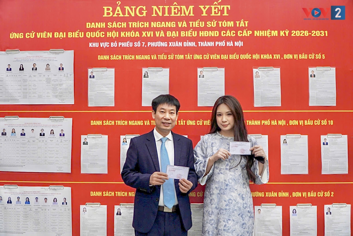 Không khí bầu cử tại các điểm bỏ phiếu diễn ra phấn khởi, hòa nhập chung vào bầu không khí của cả nước. Người dân đặt trọn niềm tin vào thế hệ lãnh đạo mới, kỳ vọng đưa đất nước bước vào kỷ nguyên phát triển mạnh mẽ.