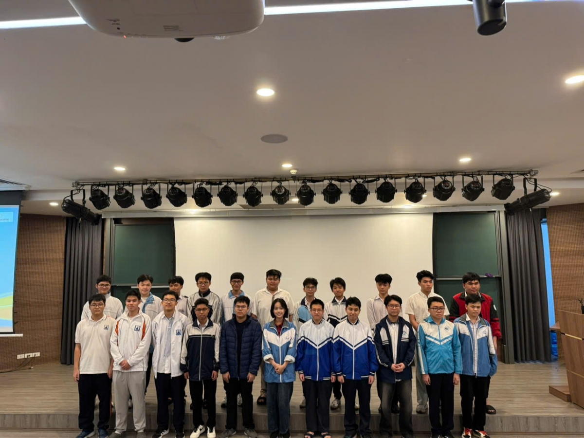12 thí sinh Việt Nam tham gia APMO 2026 (Ảnh: Thu Lương)