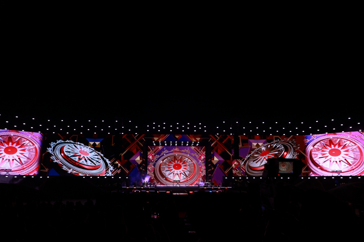 Sân khấu thiết kế đậm bản sắc văn hóa địa phương. Ảnh BTC