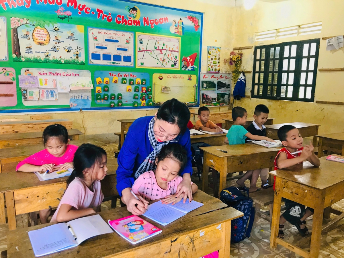 Bảo Vy xem việc ứng cử ĐBQH là cơ hội để chuyển tải tiếng nói của người giáo viên và bà con đồng bào dân tộc thiểu số. Ảnh: NVCC