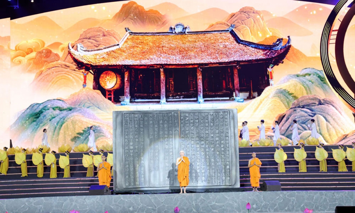 Tiết mục tái hiện con đường tu hành của Phật hoàng Trần Nhân Tông. Ảnh: baobacninhtv.vn