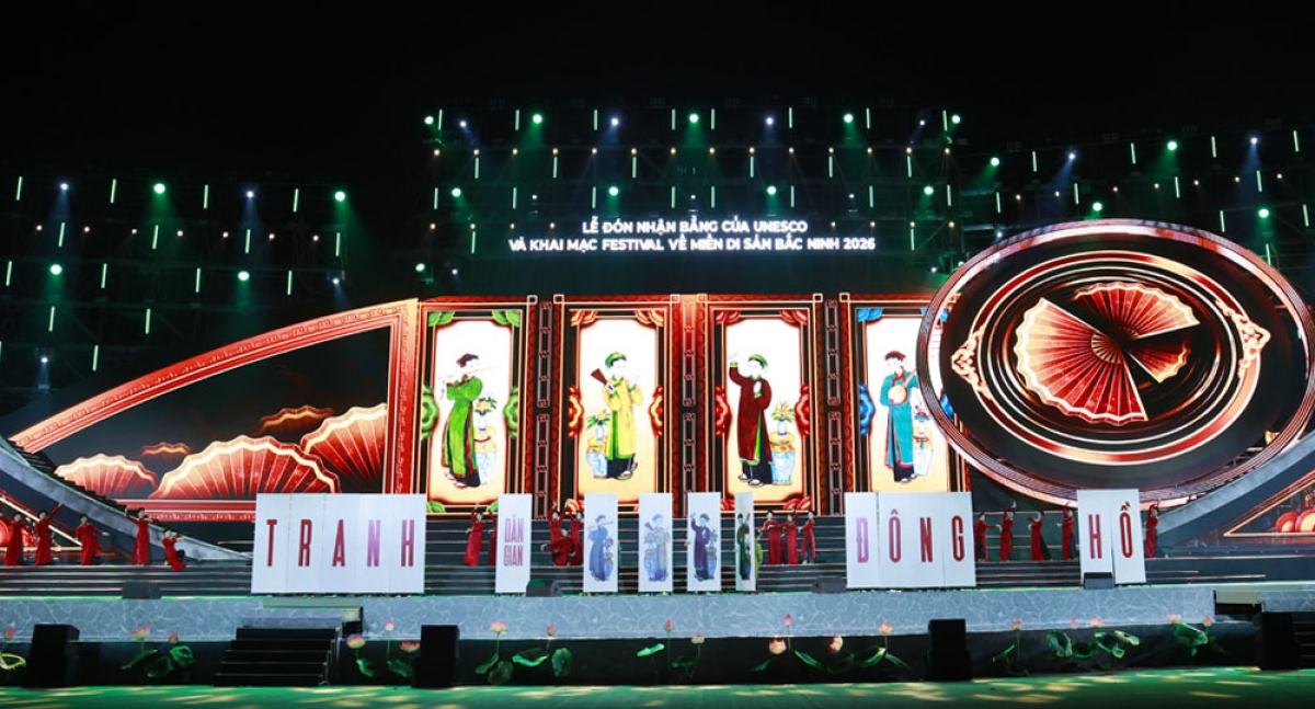 Tiết mục tôn vinh di sản tranh dân gian Đông Hồ. Ảnh: baobacninhtv.vn