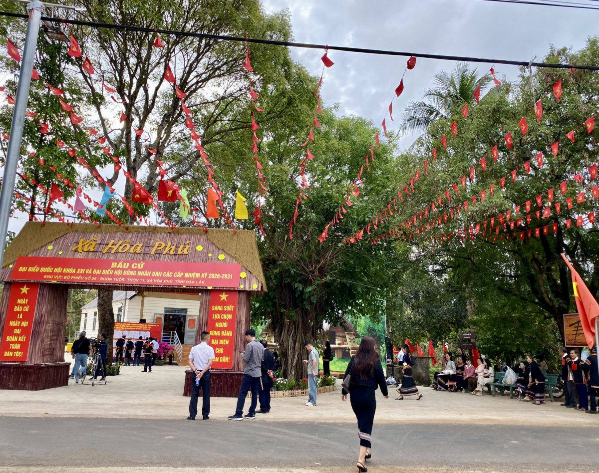 Không khí rộn ràng trong ngày hội non sông