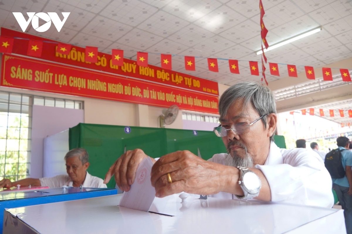 Quyền làm chủ của cử tri không chỉ thể hiện trong ngày bầu cử, mà còn tiếp tục trong suốt nhiệm kỳ của đại biểu.