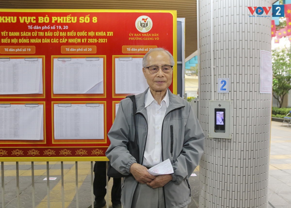 Cụ Nguyễn Ngọc Kính (sinh năm 1938, 88 tuổi) là một trong những cử tri cao tuổi nhất có mặt tại điểm bầu cử từ sớm. Sự hiện diện của cụ là minh chứng rõ nét cho ý thức và trách nhiệm công dân không hề phai nhạt theo thời gian. Cụ cho biết "Cuộc bầu cử này rất quan trọng, mặc dù sức khỏe yếu nhưng tôi cương quyết phải thu xếp thời gian đến dự."