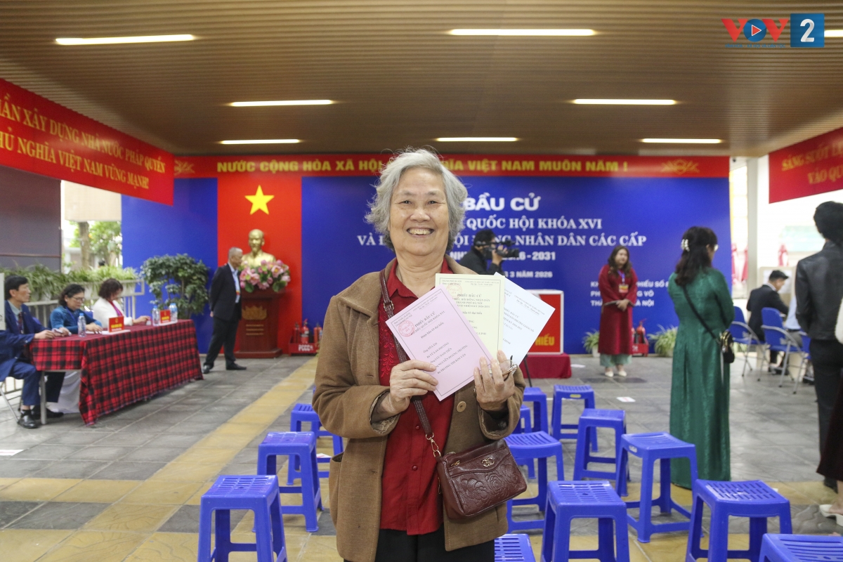 Mỗi cử tri được phát các phiếu bầu với màu sắc khác nhau, tương ứng với việc bầu cử đại biểu Quốc hội và đại biểu HĐND các cấp (Thành phố, Phường).