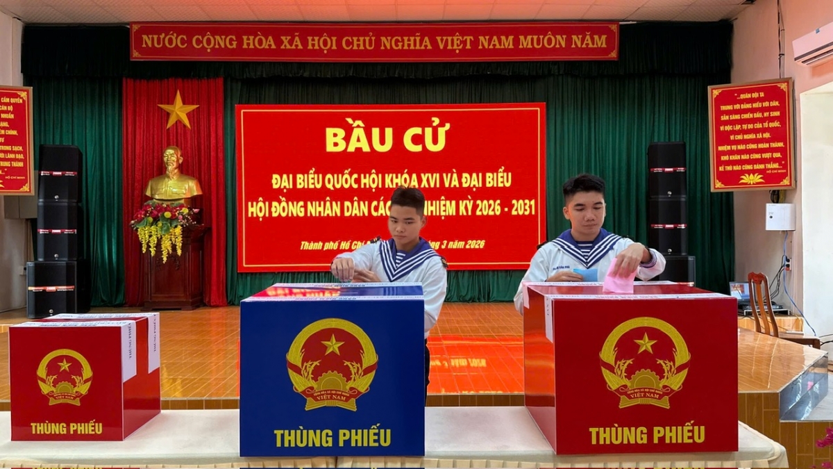 Cử tri trẻ đặc khu Côn Đảo thực hiện quyền công dân của mình (Ảnh: CTV)