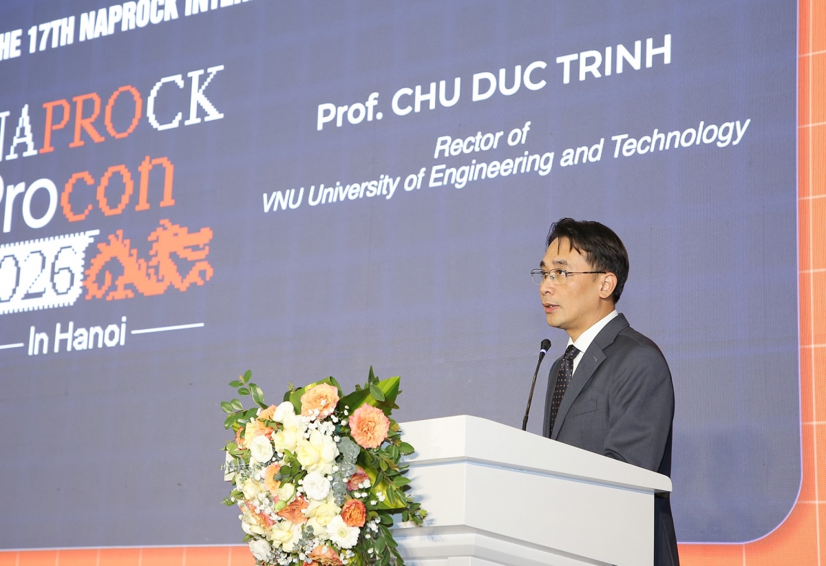 GS.TS Chử Đức Trình, Hiệu trưởng trường Đại học Công nghệ, ĐHQG Hà Nội phát biểu tại Lễ bế mạc và trao giải cuộc thi lập trình Quốc tế NAPROCK năm 2026