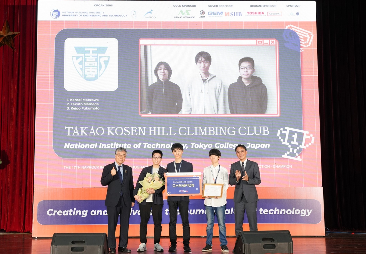 Đội thi Takao KOSEN Hill Climbing Club (Viện công nghệ Quốc gia, Đại học Tokyo) xuất sắc đoạt giải Nhất hạng mục thi đấu lập trình