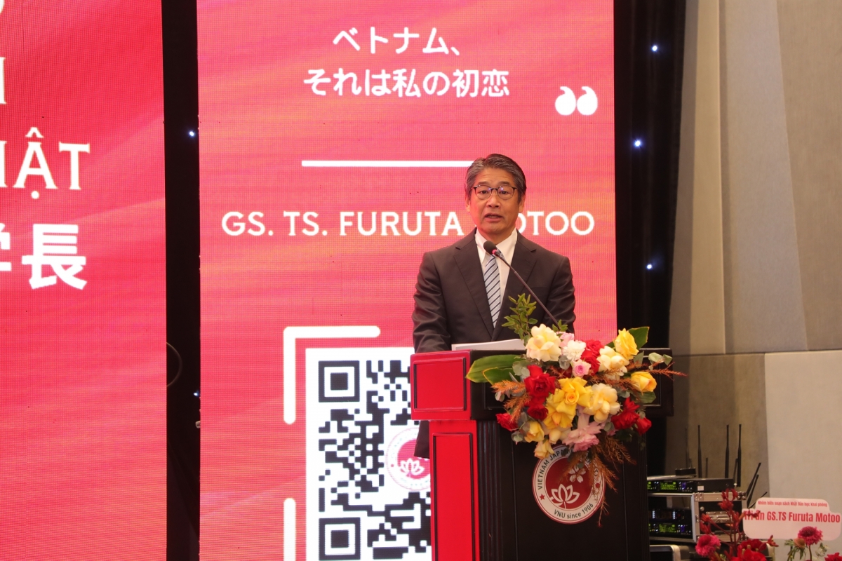 Đại sứ đặc mệnh toàn quyền Nhật Bản tại Việt Nam Ito Naoki phát biểu tại buổi lễ (Ảnh: VNU)