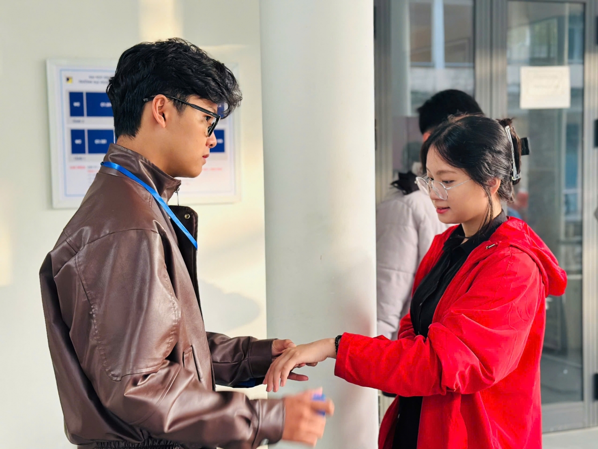 Thí sinh làm thủ tục dự thi TSA (Ảnh: Hust)