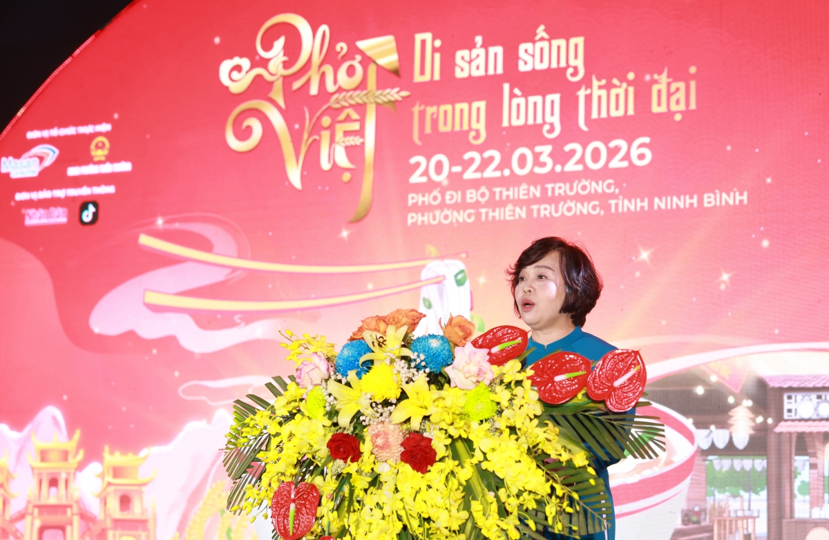 Nghệ nhân Lê Thị Thiết phát biểu khai mạc sự kiện. Ảnh: BTC