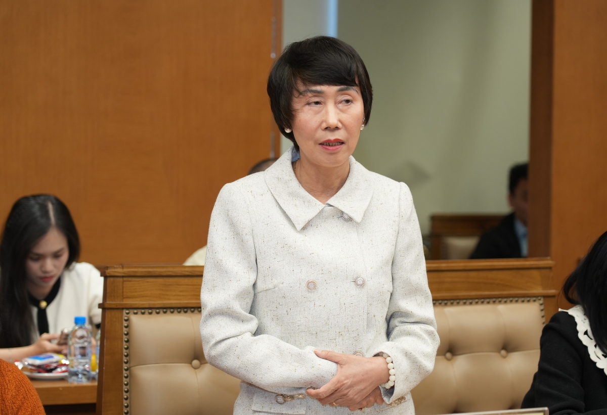 GS.TS Từ Thị Loan, Phó Chủ tịch Hiệp hội Phát triển Văn hóa Doanh nghiệp Việt Nam chia sẻ tại cuộc họp báo. Ảnh: BTC