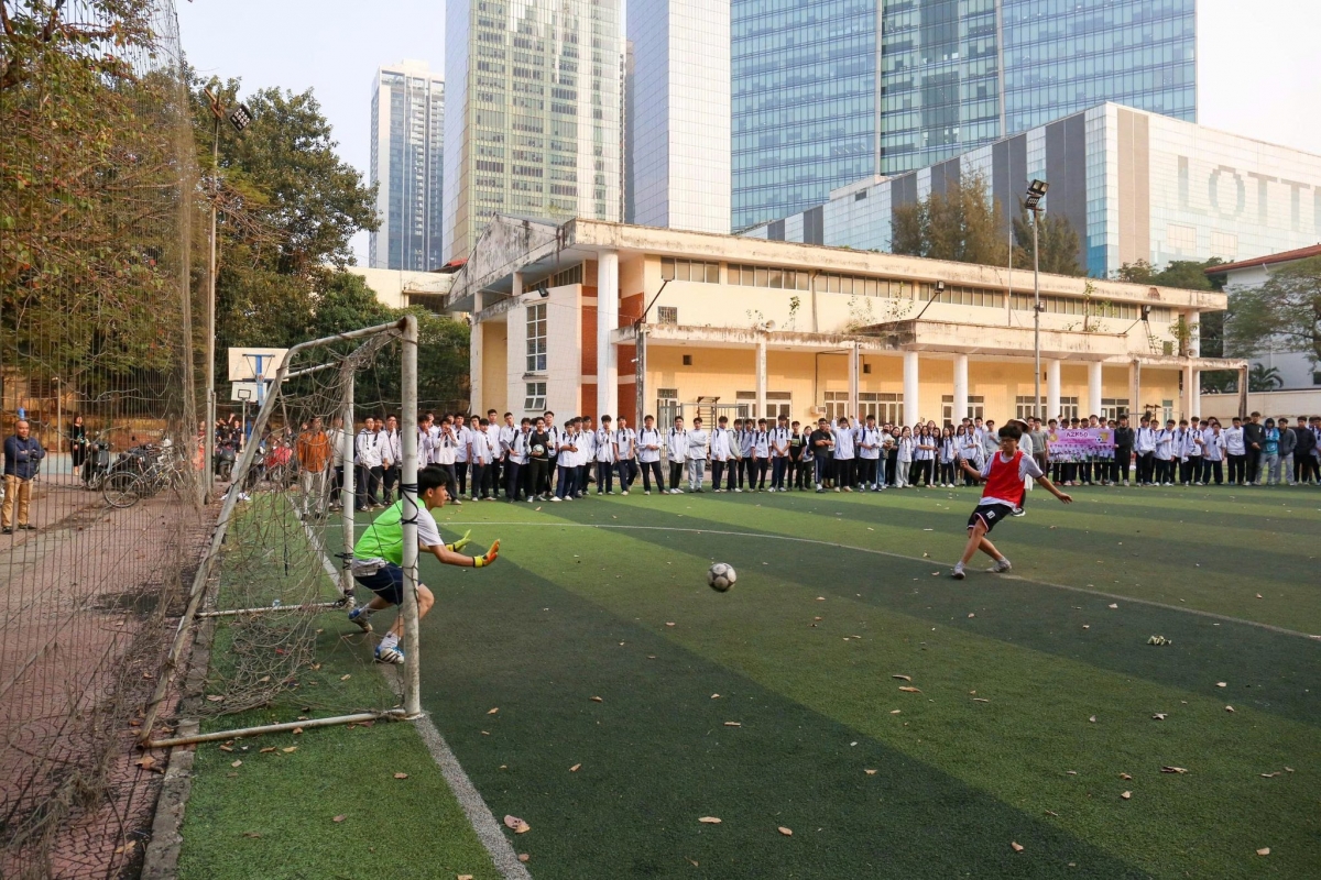 Tổ chức các hoạt động thể thao, gia tăng vận động thể chất được xem như một phương thức để học sinh tăng cường sức khỏe đồng thời giảm bớt thời gian "ảo" trên mạng xã hội.