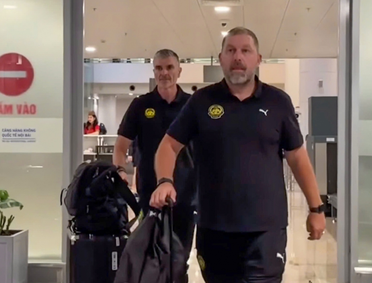 HLV trưởng Peter Cklamovski quyết tâm tìm kiếm một kết quả có lợi trên sân khách (Ảnh VFF)