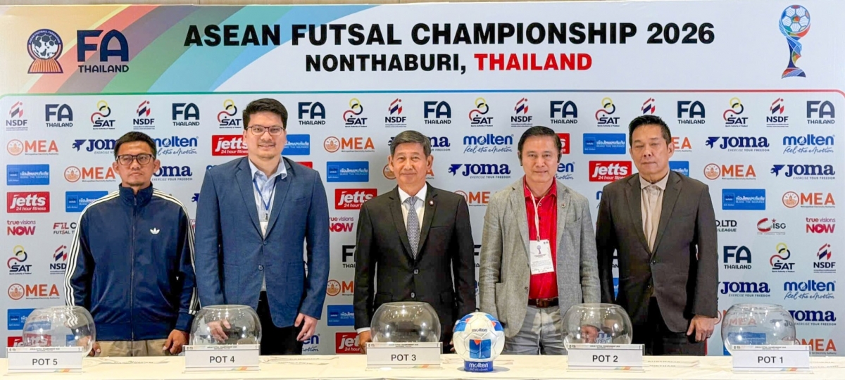 Phó Chủ tịch LĐBĐVN Trần Anh Tú (thứ hai từ phải sang) tham dự Lễ bốc thăm chia bảng Giải vô địch futsal Đông Nam Á 2026 (Ảnh VFF)