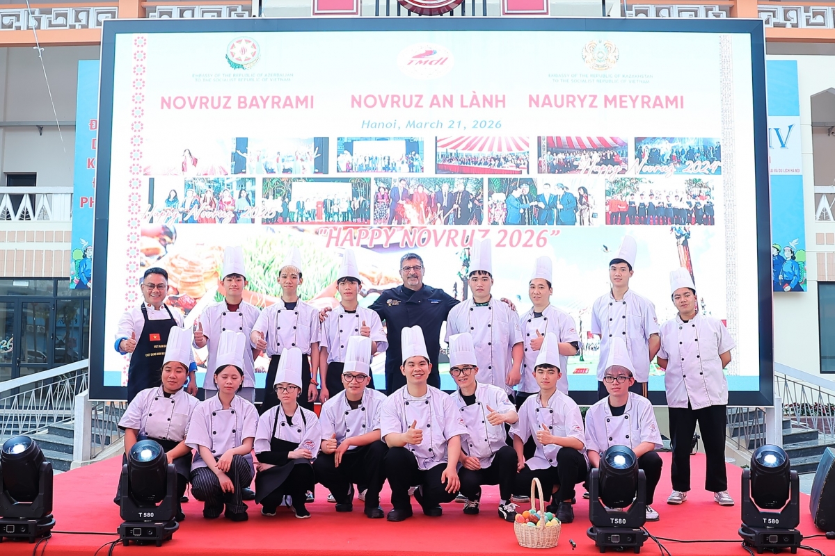 Ông David Israfilov - Chủ tịch Hiệp hội BBQ Thế giới khu vực Châu Á và Đông Âu truyền cảm hứng tới sinh viên ngành  Kỹ thuật chế biến món ăn