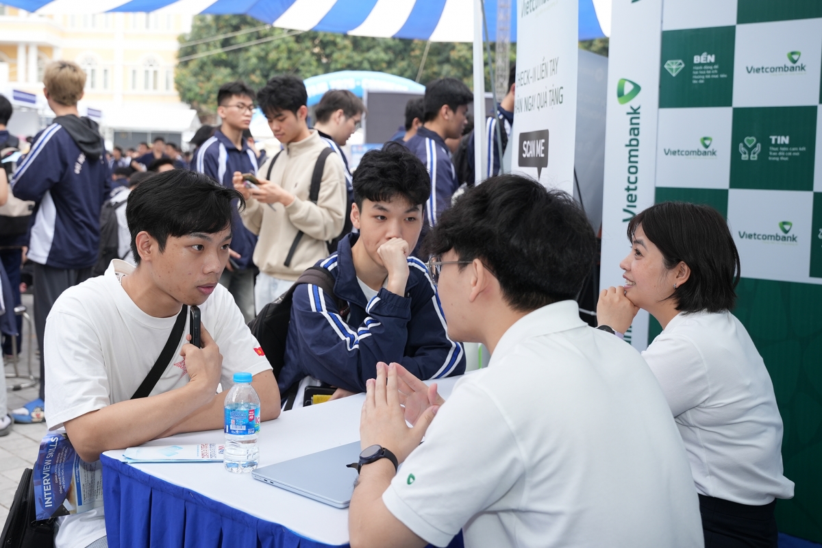 Nhiều cơ hội việc làm dành cho sinh viên tại ngày hội Uet Job Fair 2026