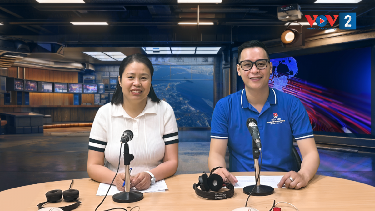 TS Nguyễn Tuấn Anh tại phòng thu trực tiếp VOV2