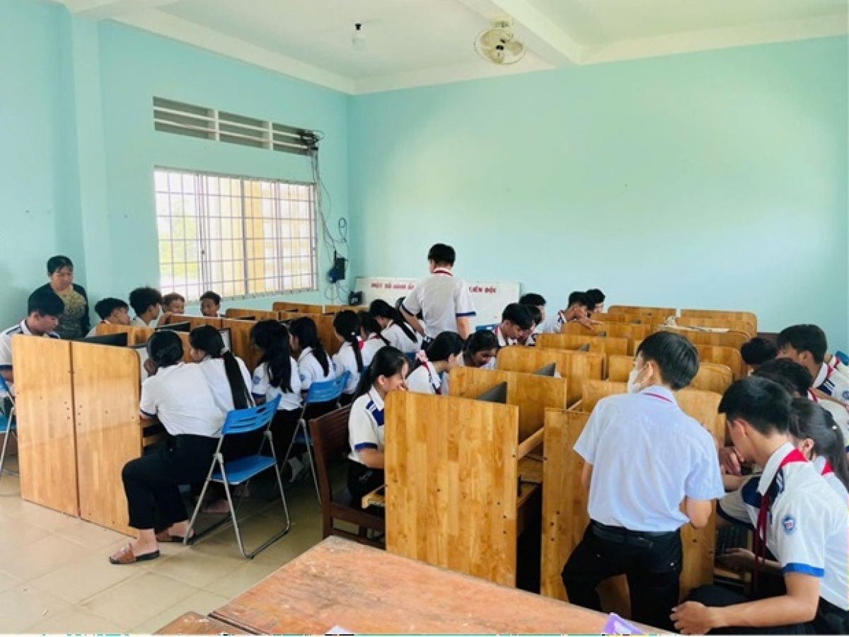 Học sinh học Toán trên nền tảng trực tuyến