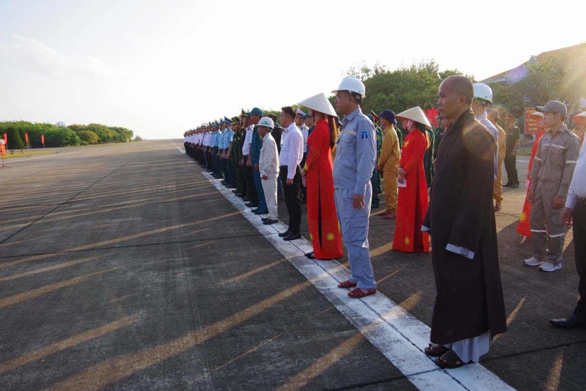 CBCS và nhân dân trên đảo quyết tâm thực hiện đúng quyền và nghĩa vụ của cử tri (Ảnh: CTV)
