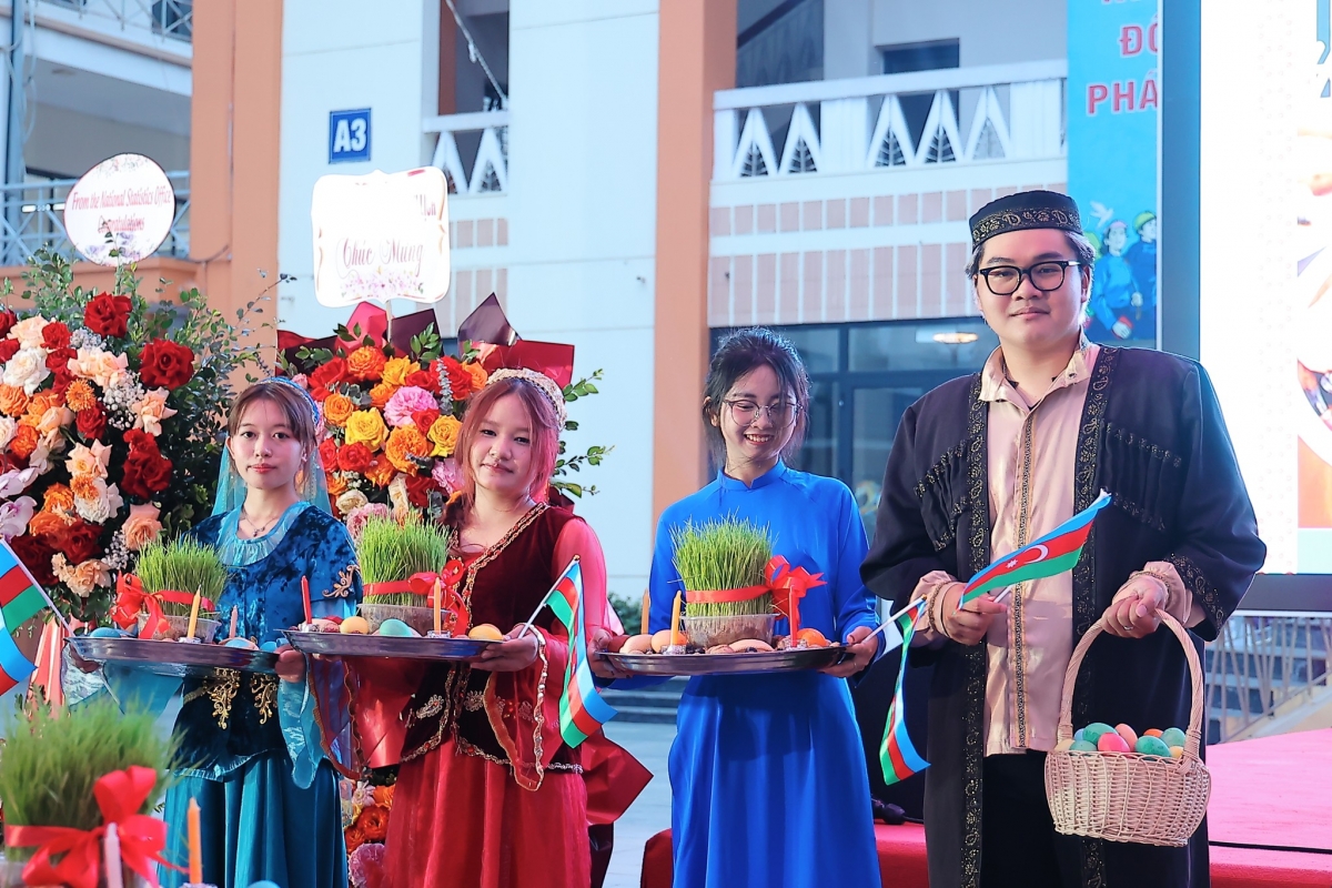 Sinh viên trải nghiệm Tết Novruz Bayram có lịch sử hơn 3.000 năm