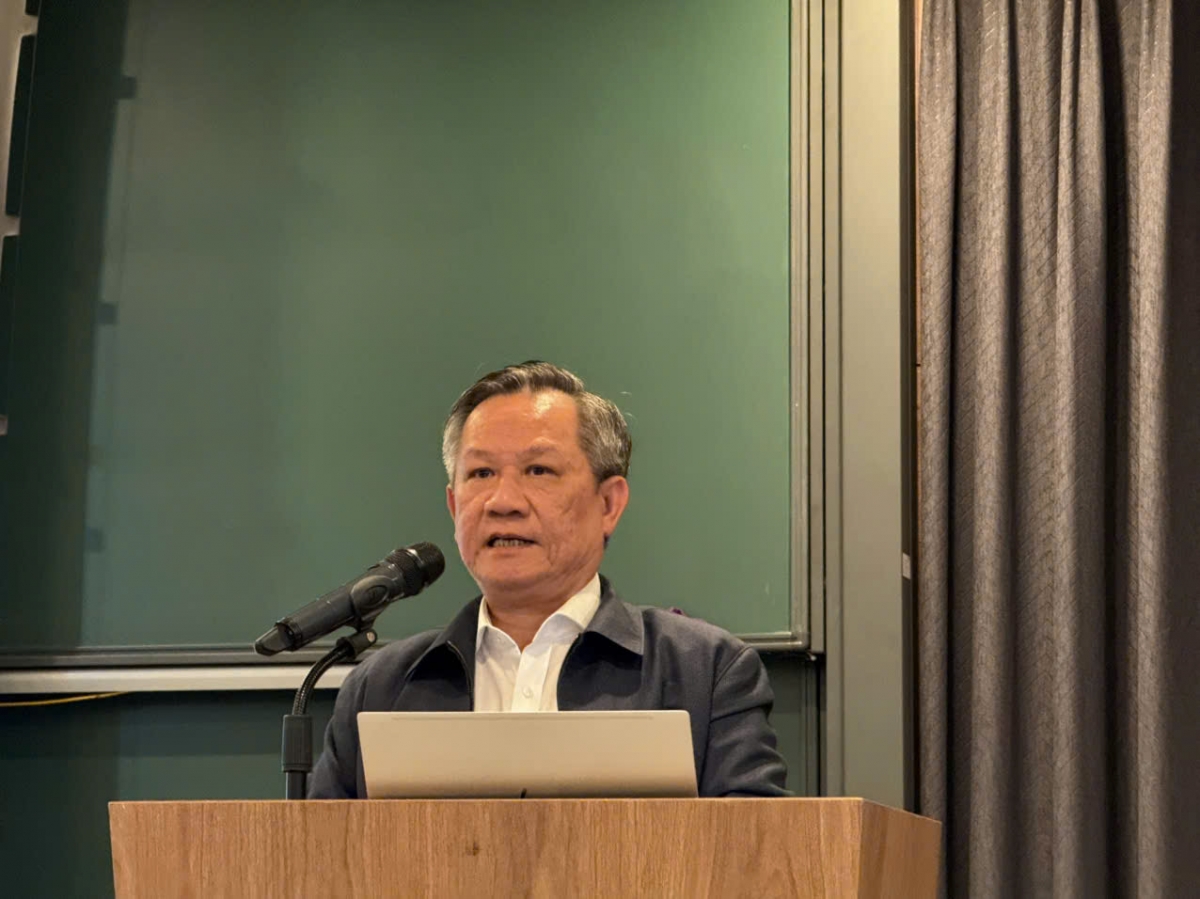 Thầy Huỳnh Tấn Châu - Hiệu trưởng Trường THPT Lương Văn Chánh  Đắk Lắk (Ảnh: Thu Lương)